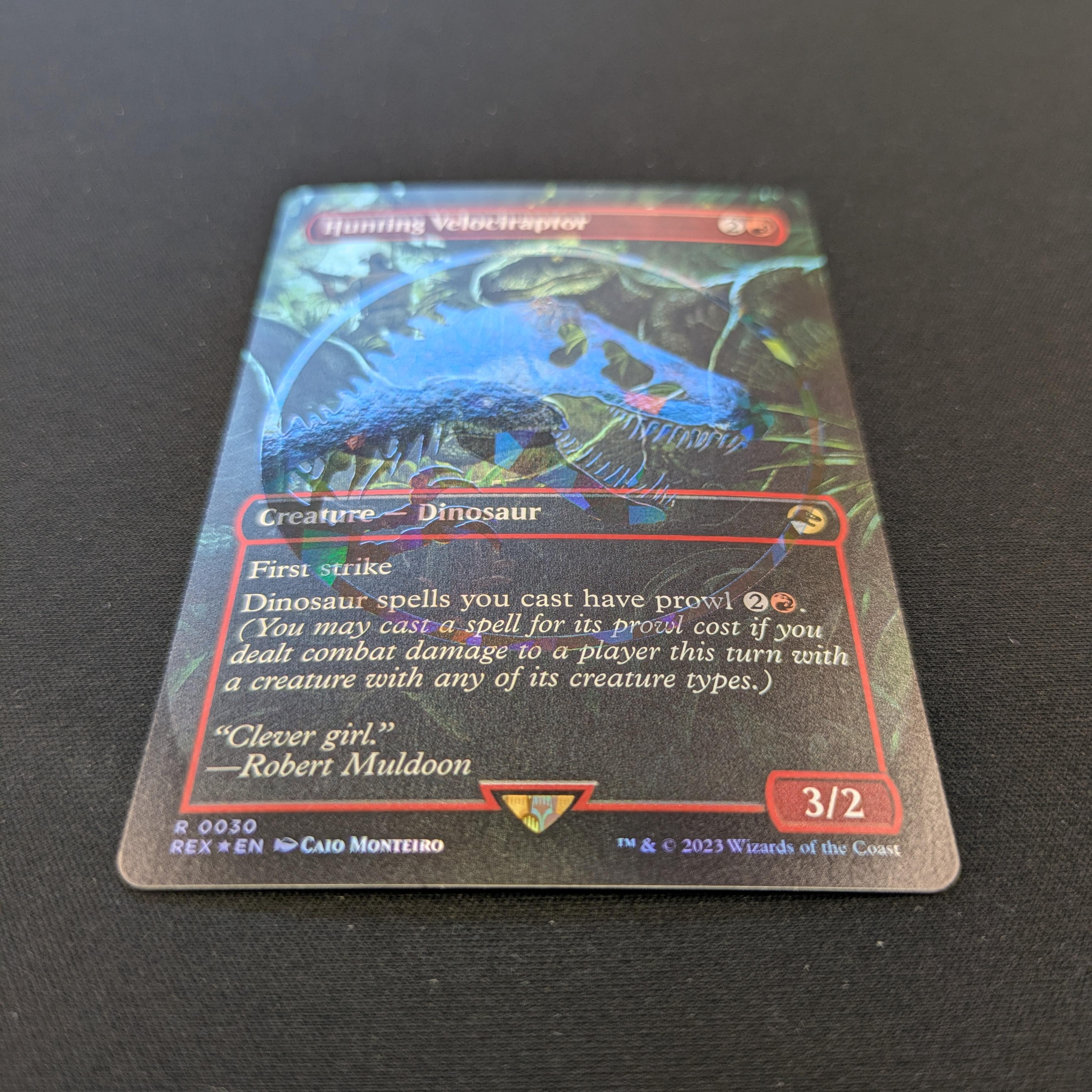 [FOIL] Hunting Velociraptor (Emblem Foil) - Universes Beyond: Jurassic World Collection - NM