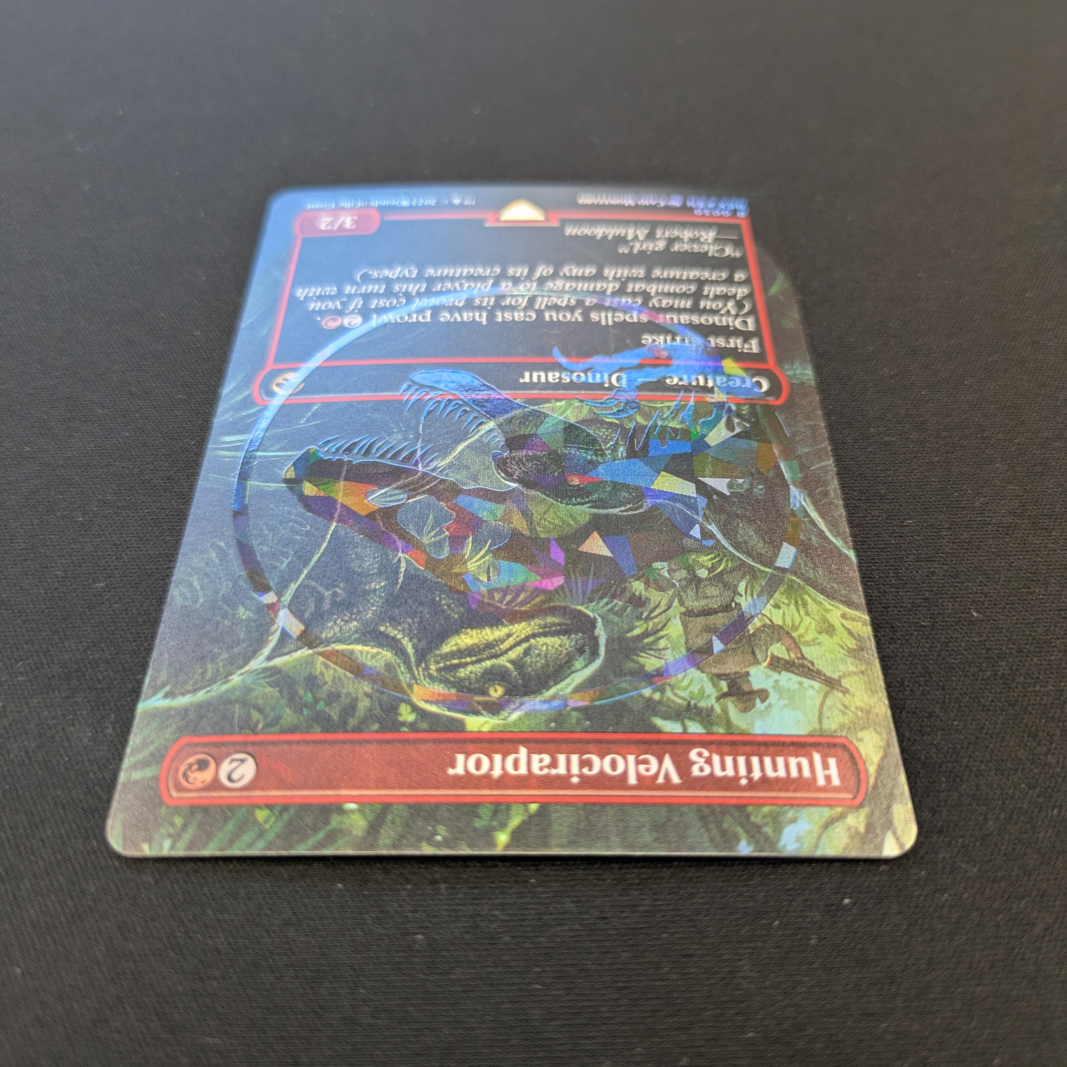 [FOIL] Hunting Velociraptor (Emblem Foil) - Universes Beyond: Jurassic World Collection - NM