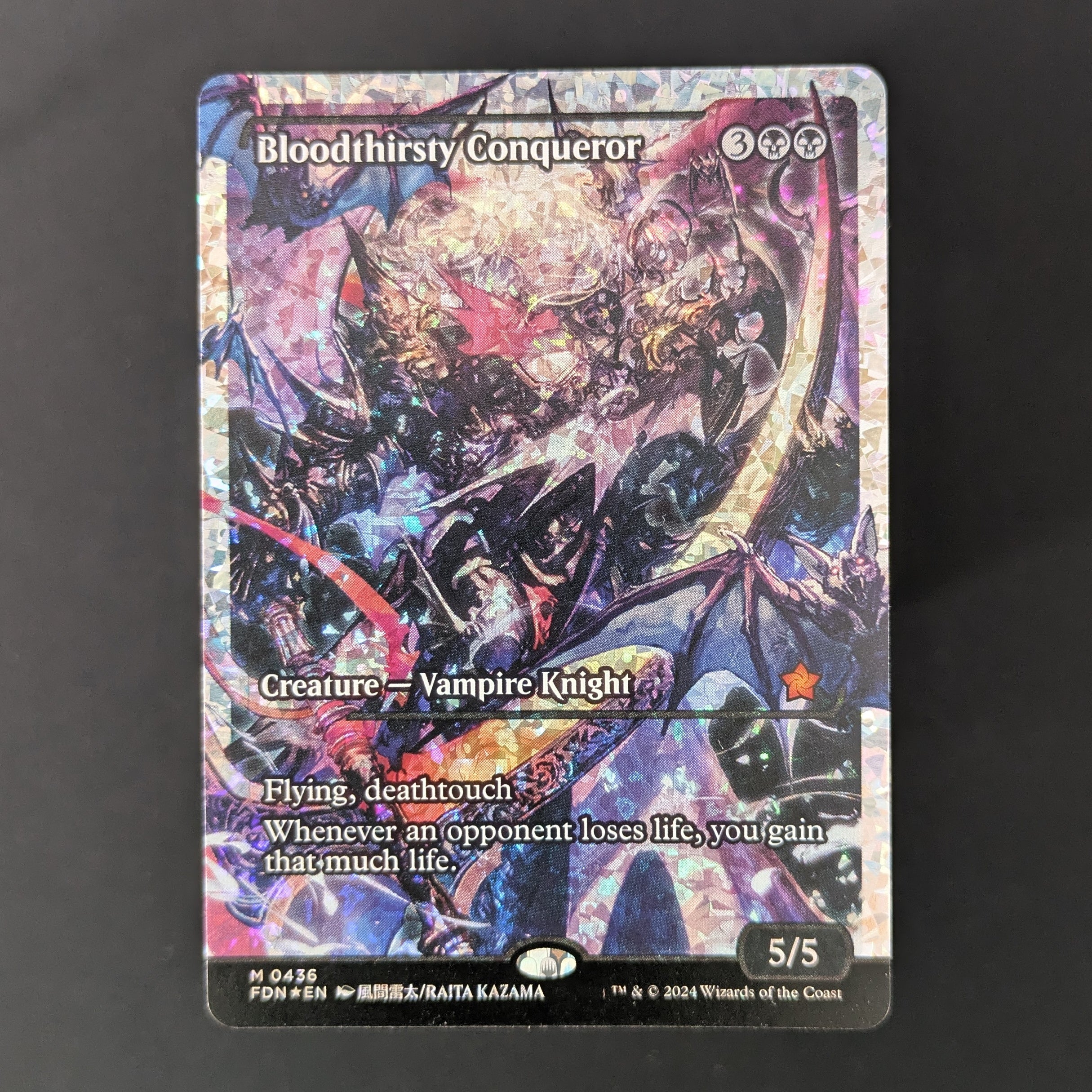 [FOIL] Bloodthirsty Conqueror (Showcase) (Fracture Foil) - Magic: The Gathering Foundations: Extras - English - NM